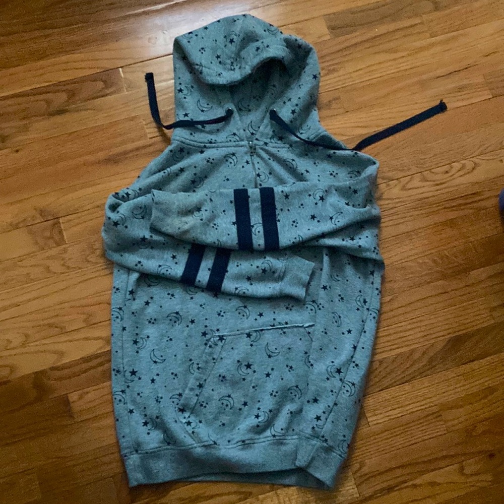 medium (7-9) ‘no boundaries’ (brand) grey and dark blue hoodie